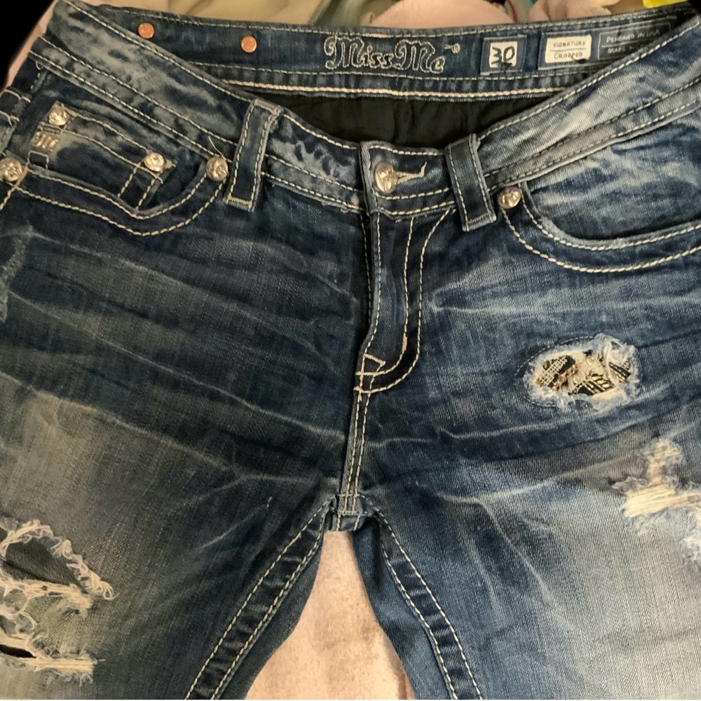 Miss Me Women's Signature Cropped Ripped Jeans